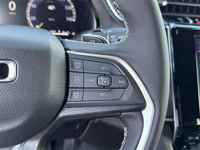 New 2025 Jeep Grand Cherokee L Laredo image 11