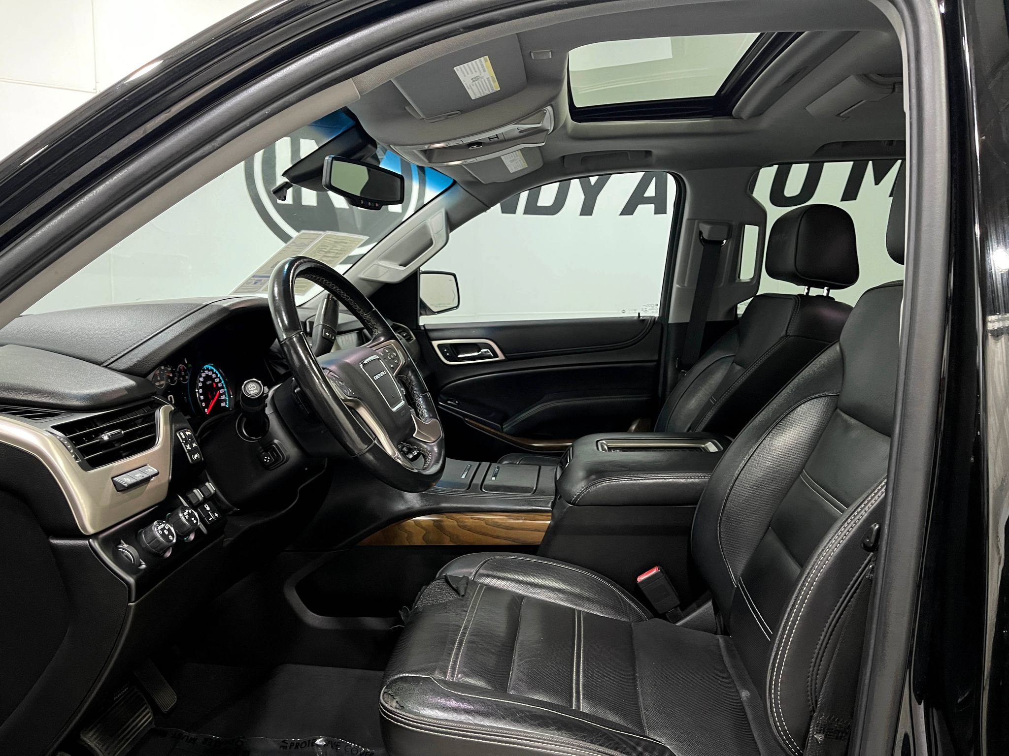 Used 2019 GMC Yukon XL Denali w/ Denali Ultimate Package AWD/4WD image 14