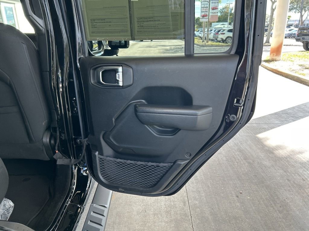 Used 2023 Jeep Gladiator Sport image 33