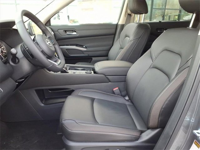 New 2025 Nissan Pathfinder SL image 9
