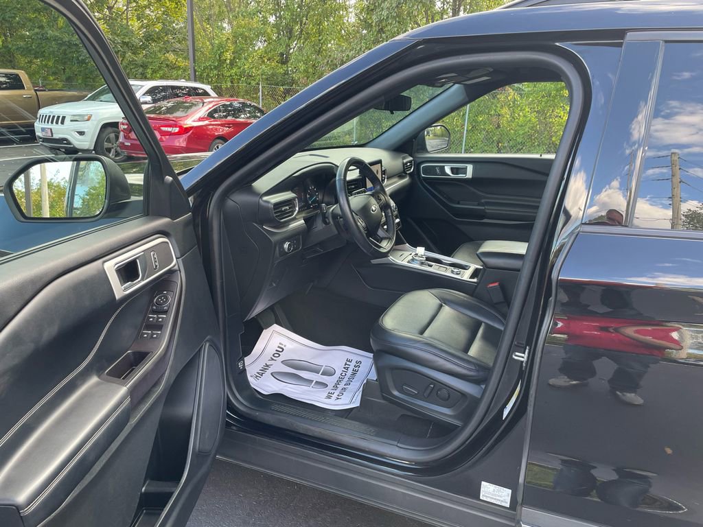 Used 2020 Ford Explorer XLT w/ Equipment Group 202A image 9