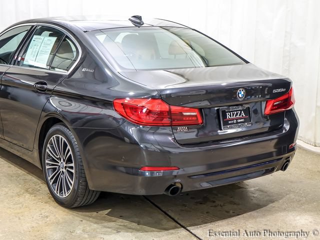 Used 2019 BMW 530e xDrive w/ Premium Package AWD/4WD image 4