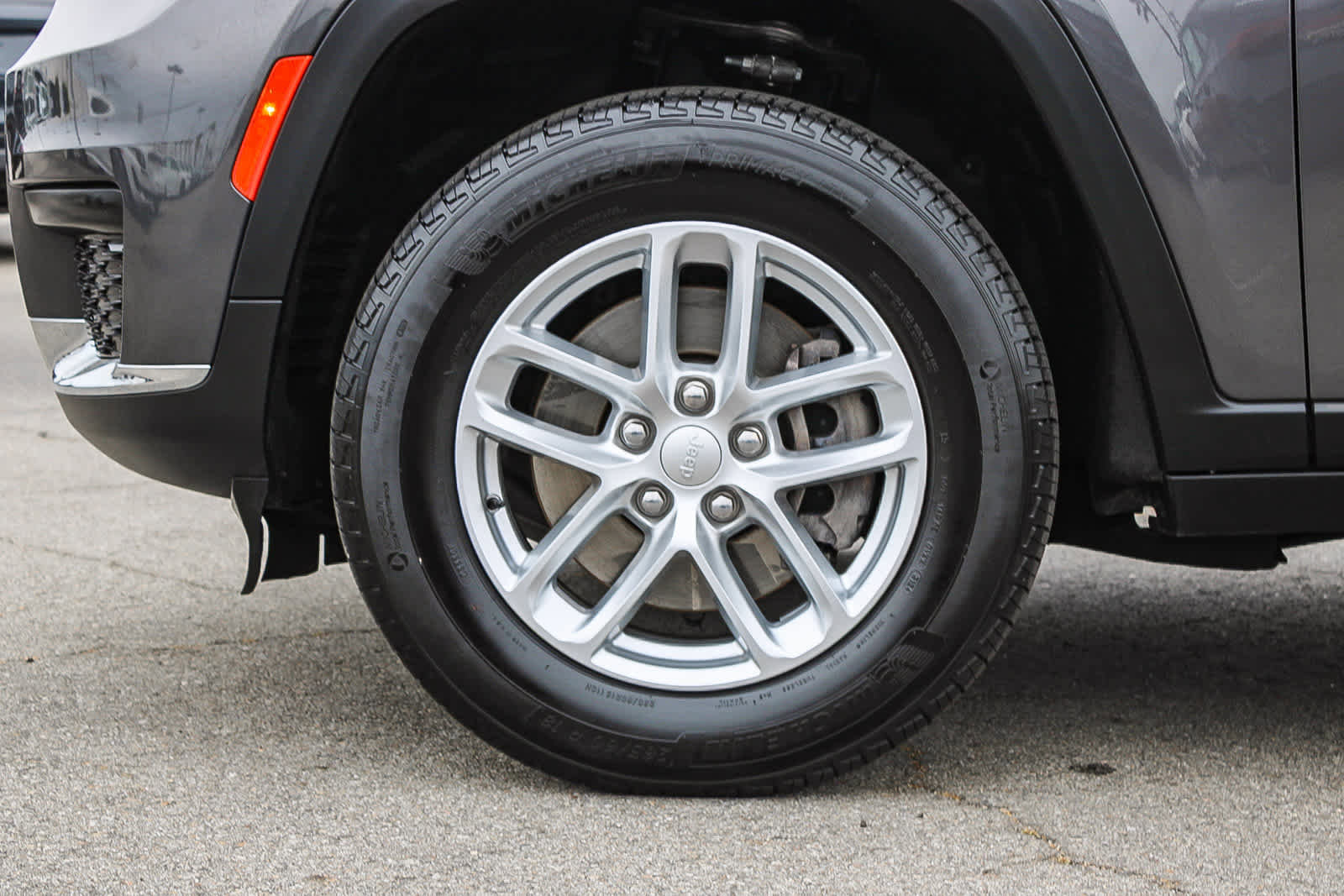 Used 2025 Jeep Grand Cherokee L Laredo image 11