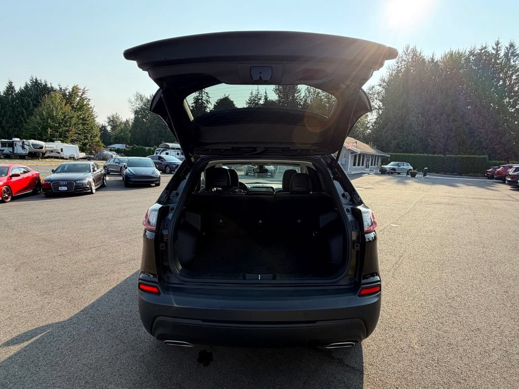 Used 2019 Jeep Cherokee Latitude Plus AWD/4WD image 34