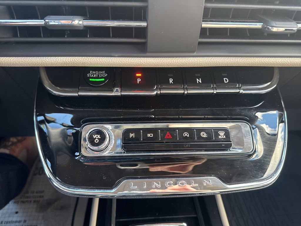 Used 2025 Lincoln Corsair Reserve w/ Jet Appearance Package image 16