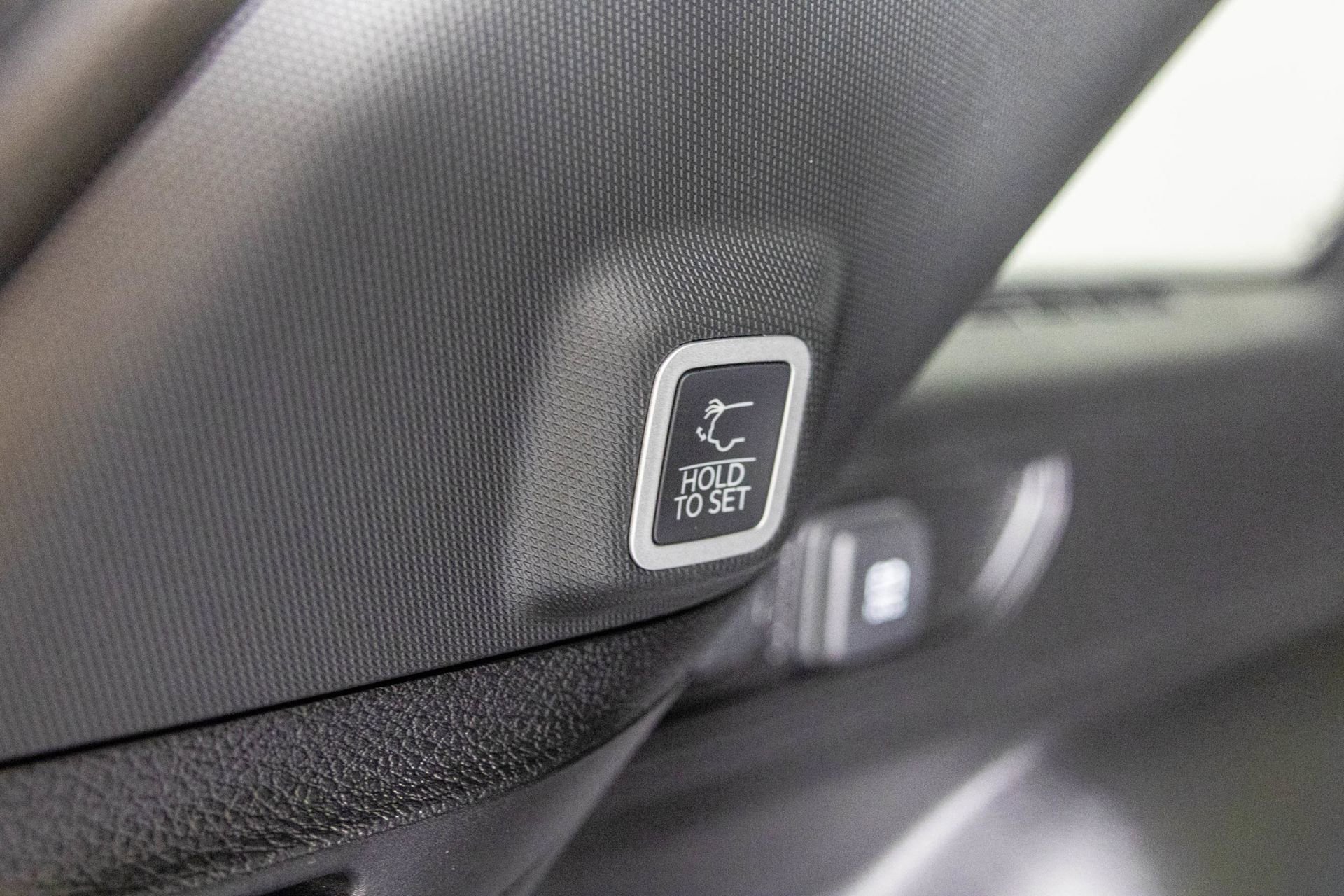 New 2025 Jeep Grand Cherokee Altitude image 34