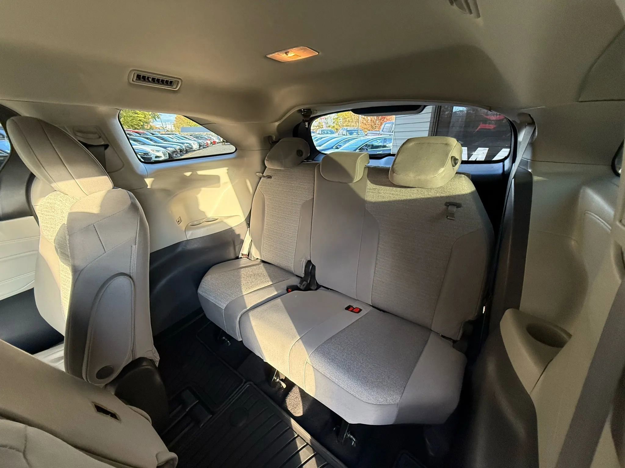 Used 2022 Toyota Sienna LE image 16