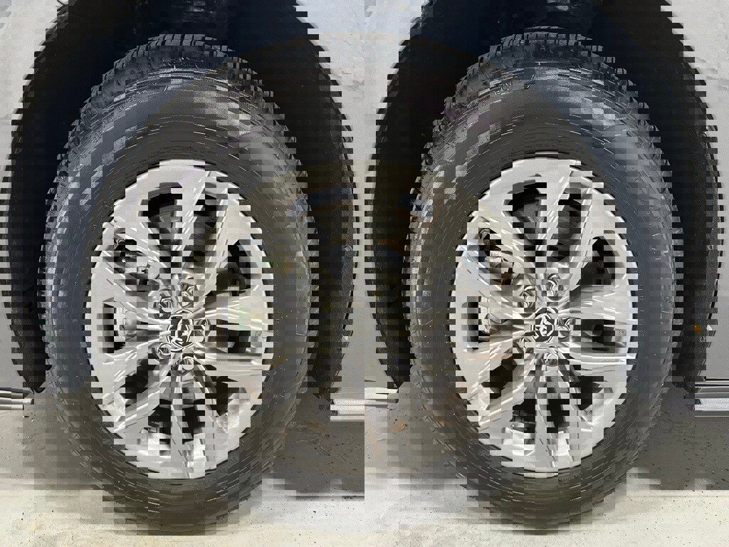 Used 2025 Toyota Sienna XLE image 67