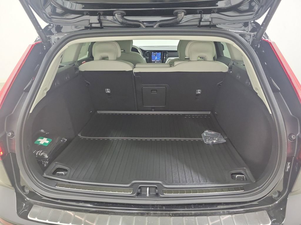 New 2026 Volvo V60 B5 Cross Country Plus w/ Protection Package Premier image 10