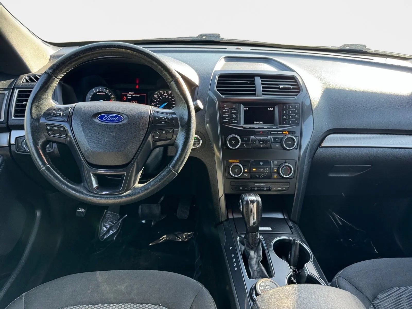 Used 2018 Ford Explorer XLT AWD/4WD image 13