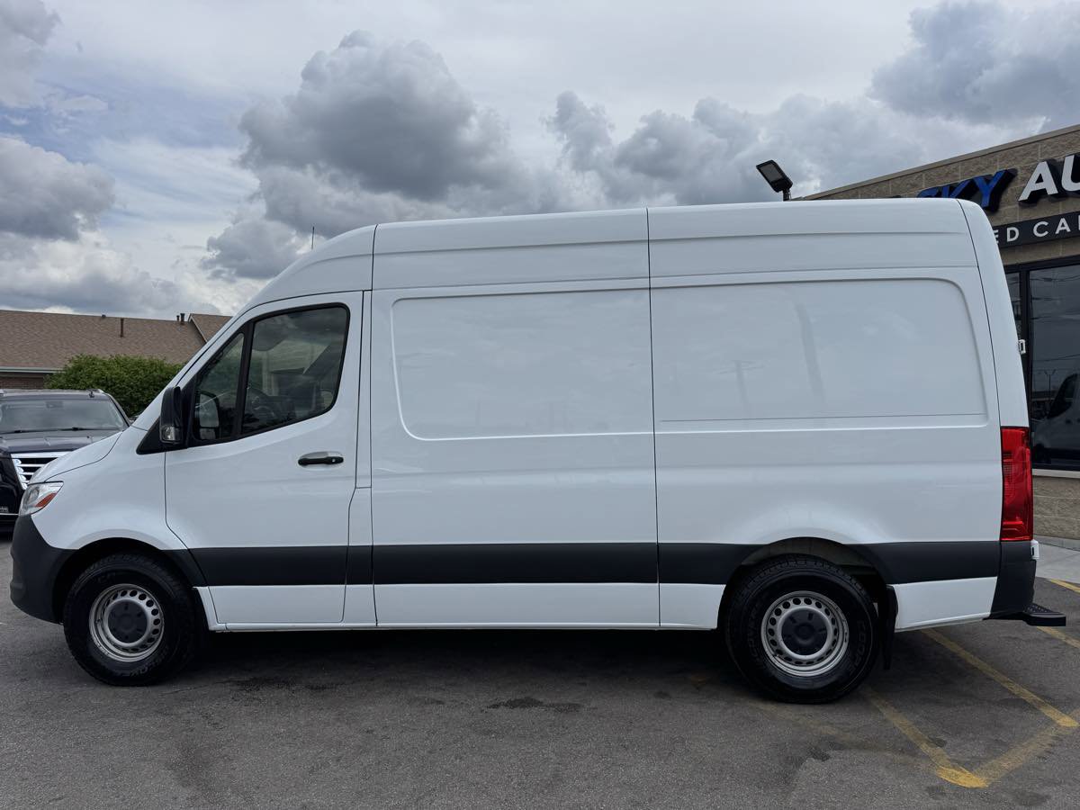 Used 2021 Freightliner Sprinter 2500 RWD image 8