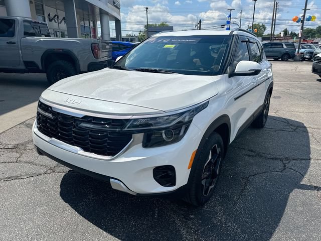 Certified 2025 Kia Seltos EX w/ EX Sunroof Package AWD/4WD image 11