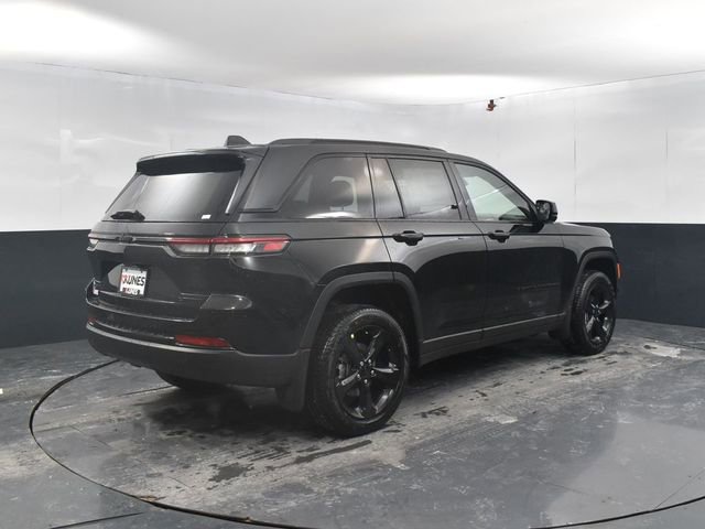 New 2025 Jeep Grand Cherokee Limited w/ Black Appearance Package image 9