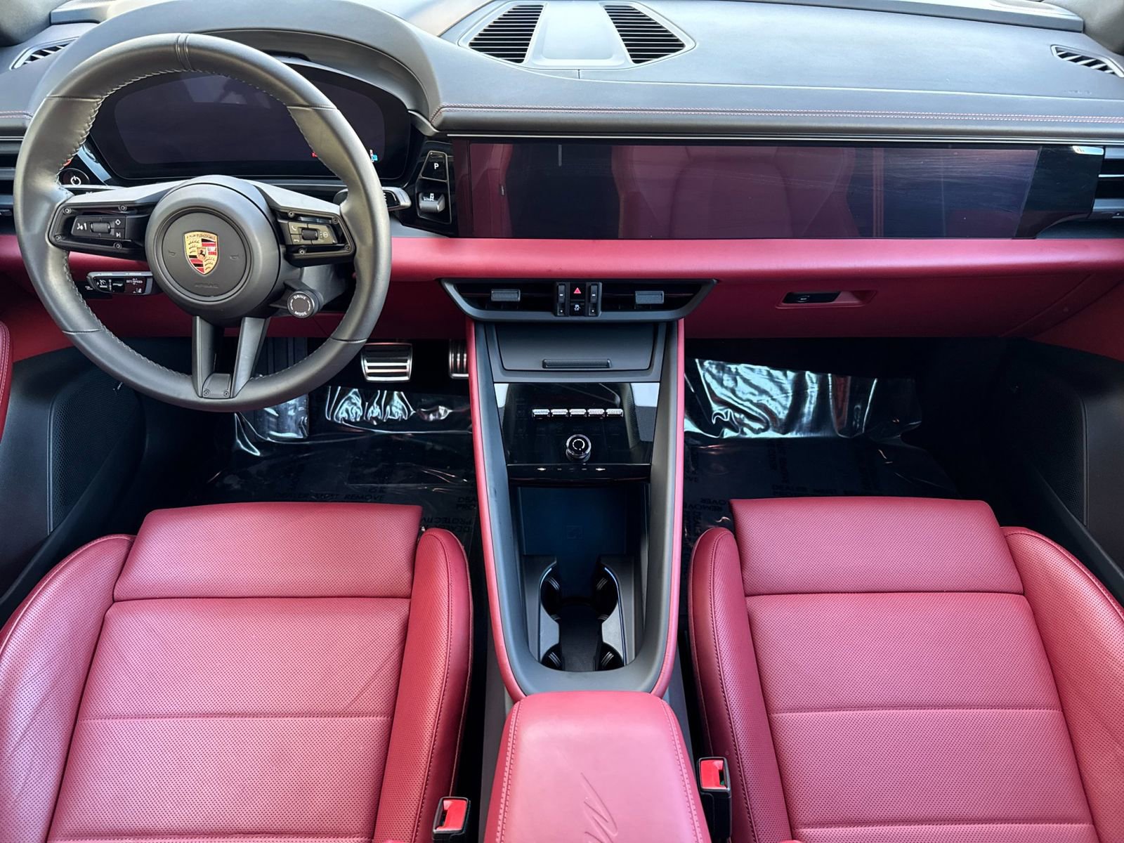 Certified 2025 Porsche Macan Electric image 6