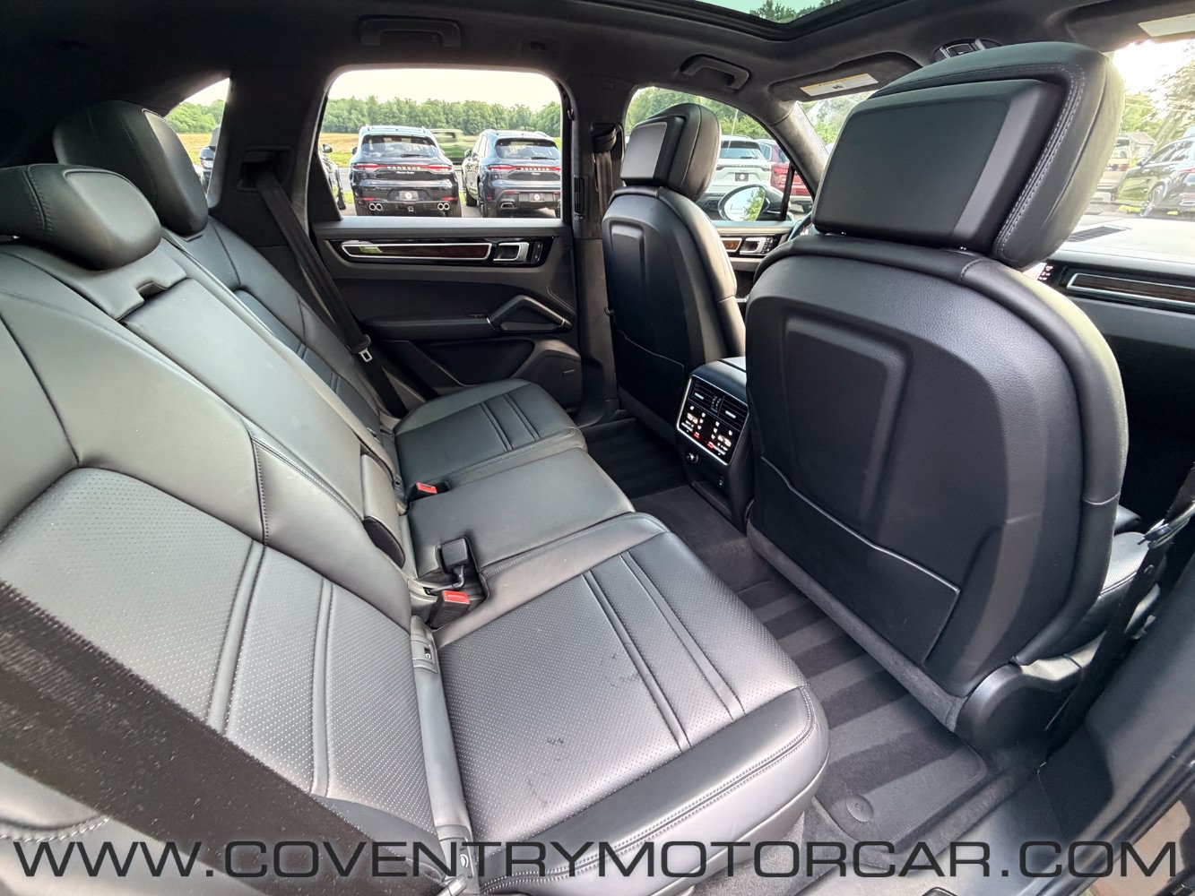 Used 2022 Porsche Cayenne GTS AWD/4WD image 41