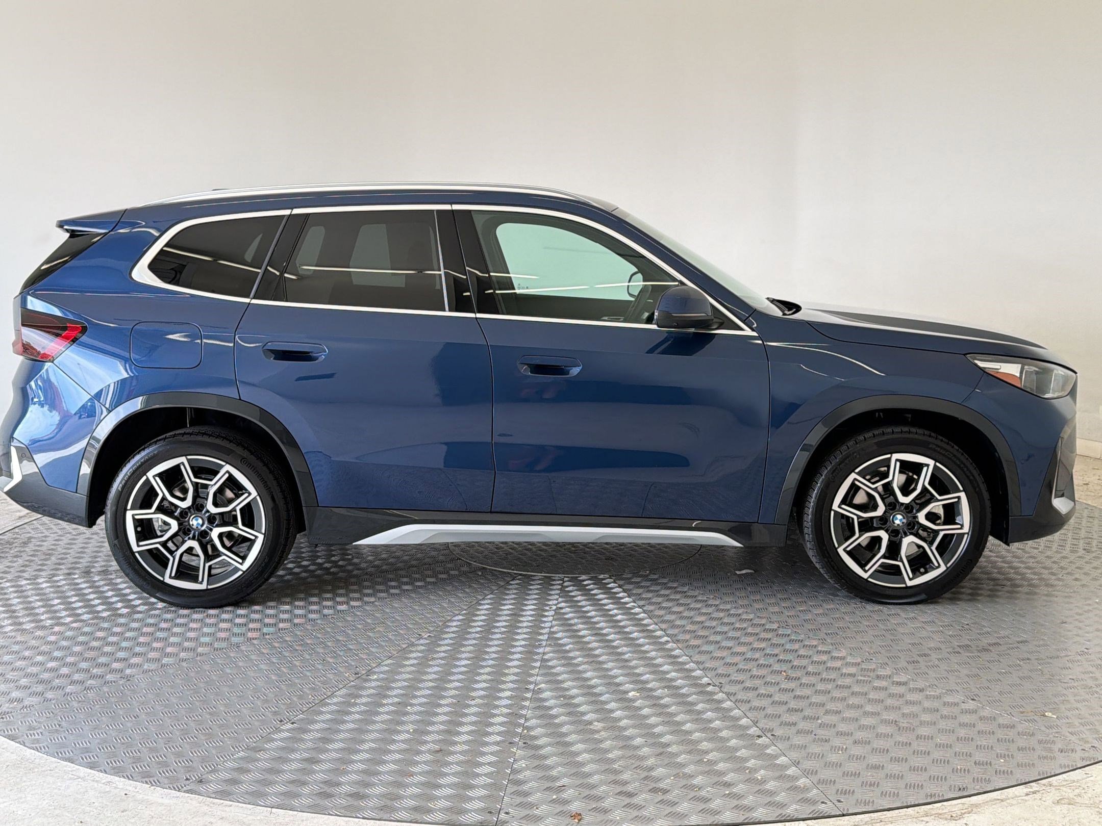 Used 2025 BMW X1 xDrive28i w/ Technology Package image 8