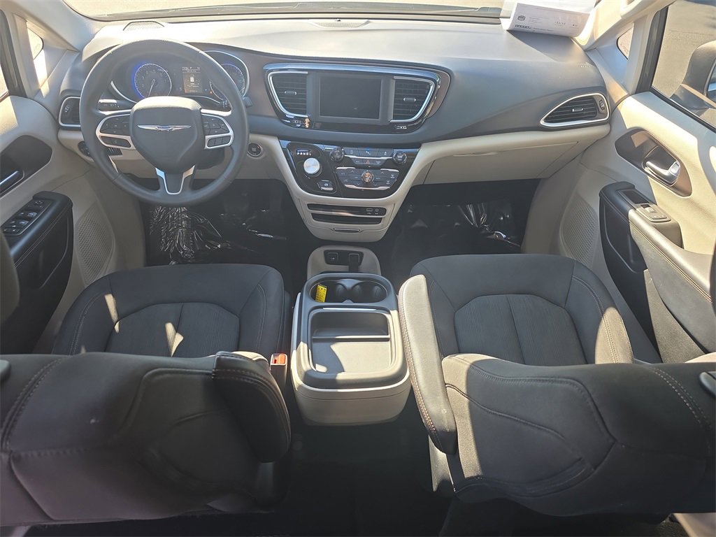Used 2018 Chrysler Pacifica Touring Plus image 13