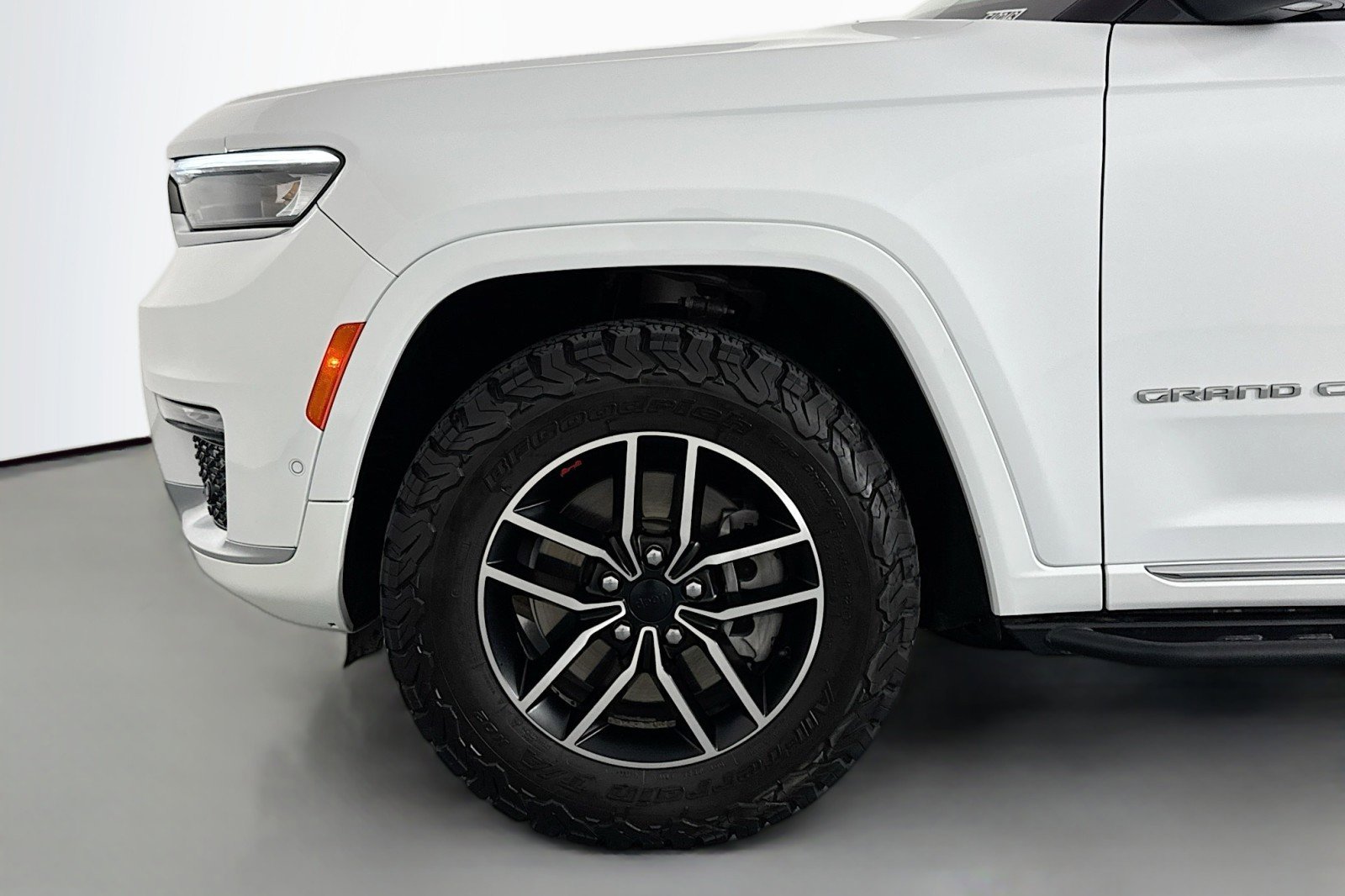 Used 2022 Jeep Grand Cherokee L Summit AWD/4WD image 12