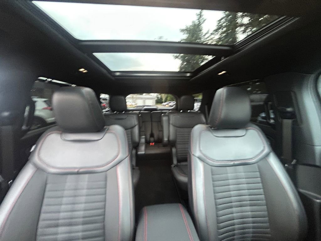 Used 2025 Ford Explorer ST-Line w/ ST-Line Street Pack AWD/4WD image 27