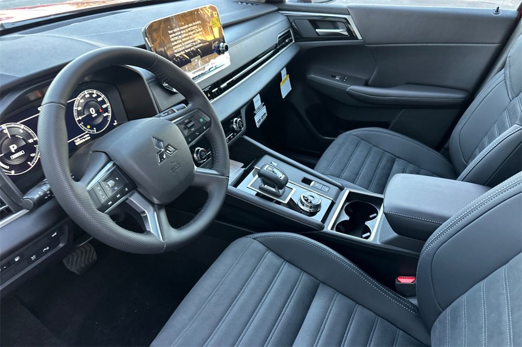 New 2025 Mitsubishi Outlander SE image 11
