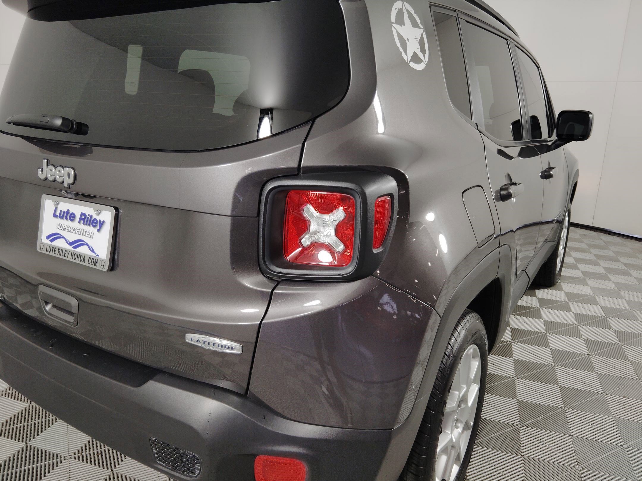 Used 2020 Jeep Renegade Latitude image 30