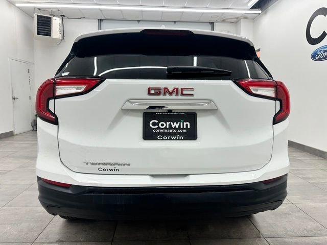 Used 2024 GMC Terrain SLE image 4