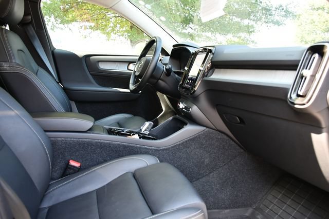 Certified 2026 Volvo XC40 B5 Plus AWD/4WD image 30