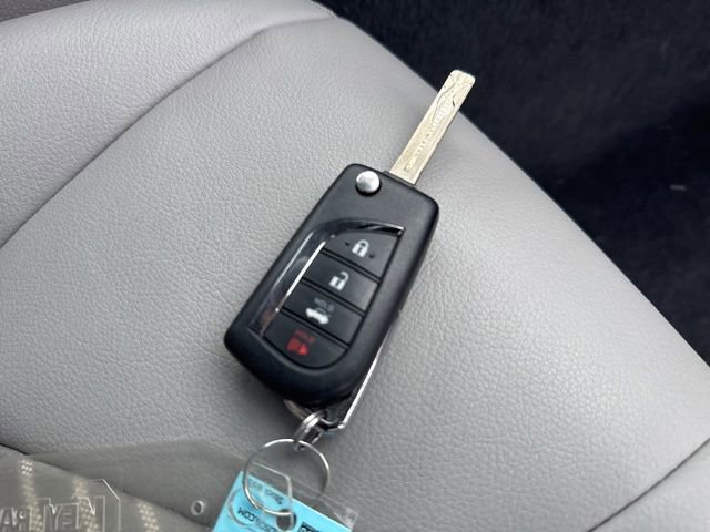 Used 2023 Toyota Camry SE image 38