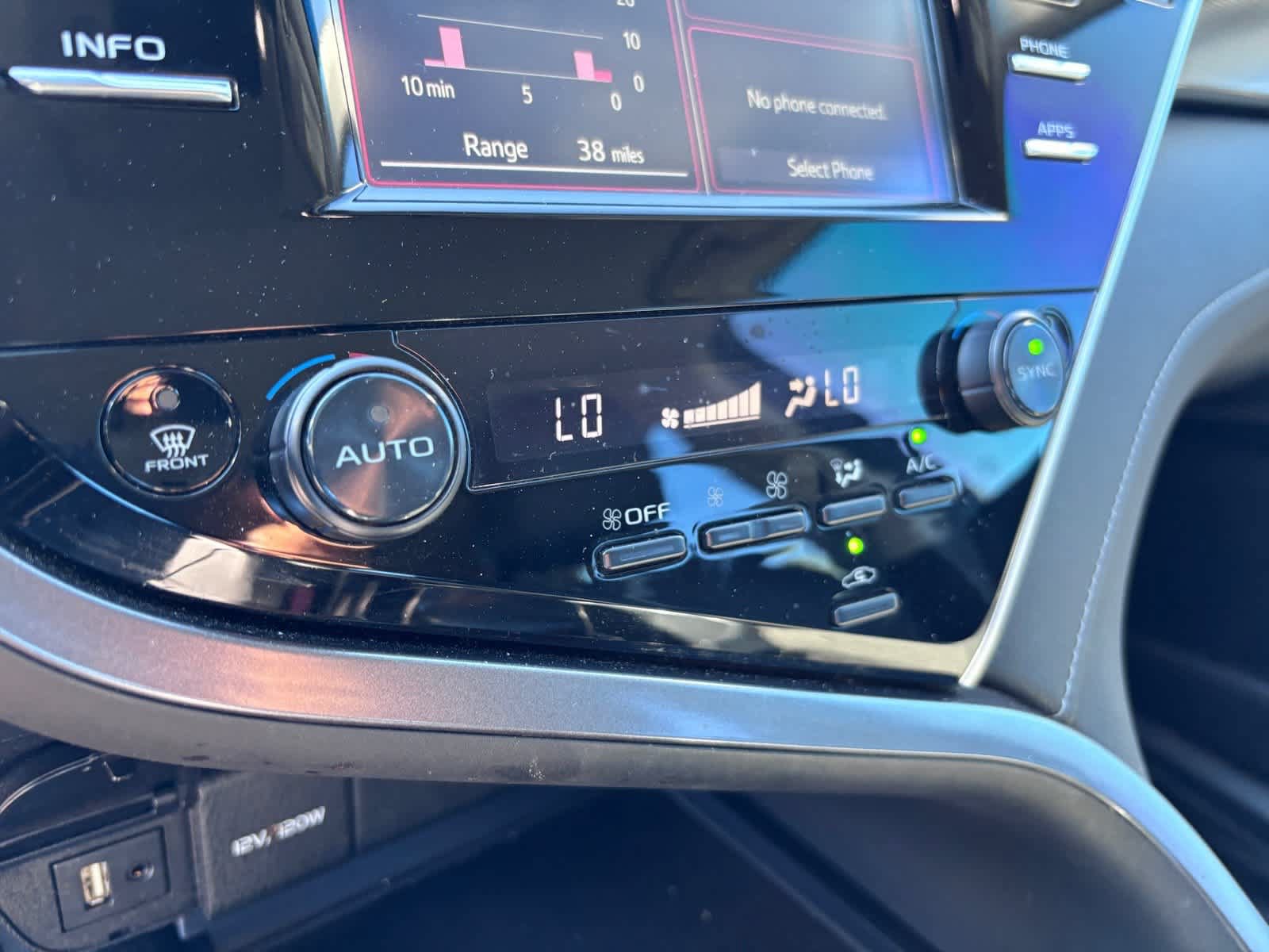 Used 2018 Toyota Camry XSE FWD image 17