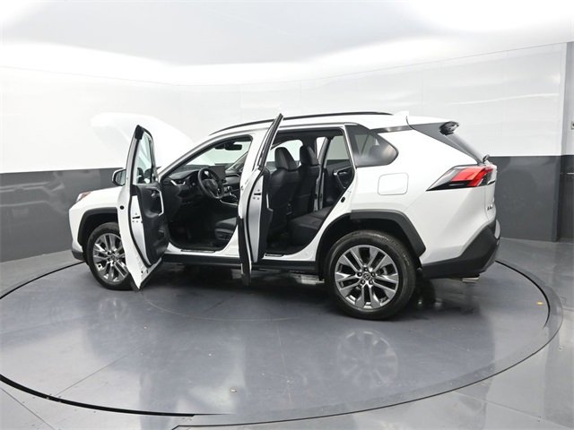 Used 2025 Toyota RAV4 Limited image 29