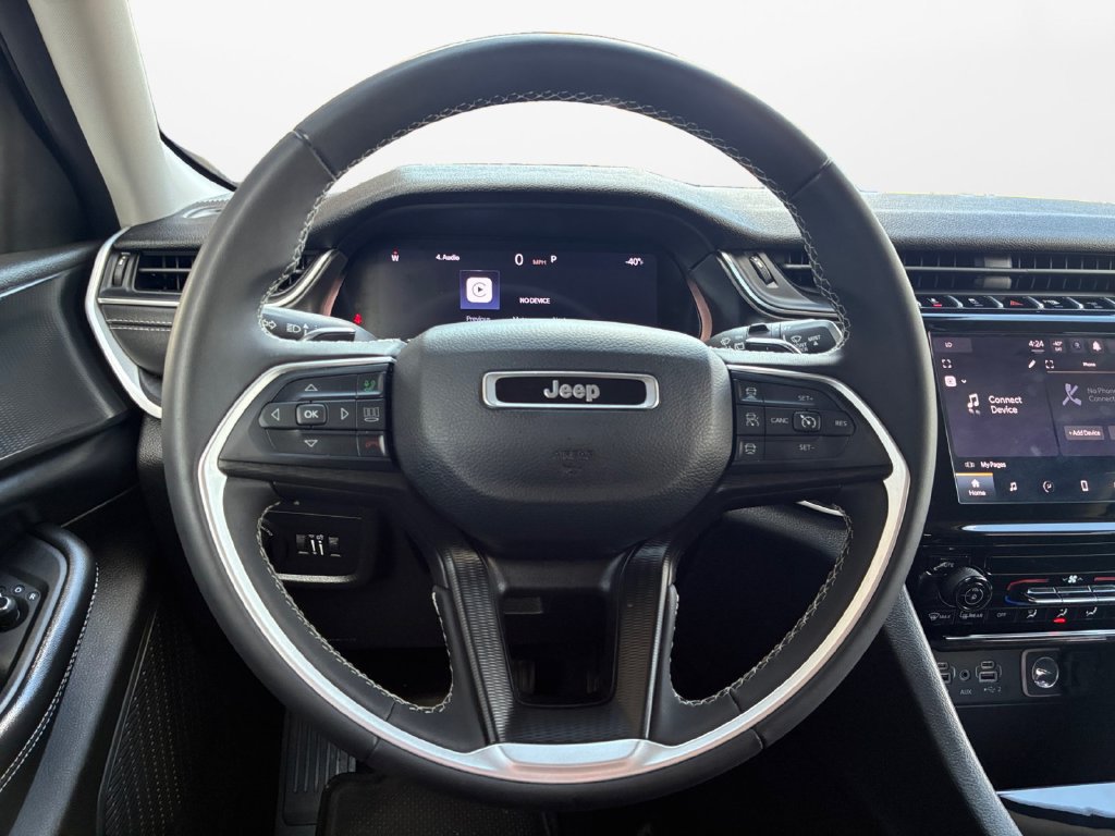 Used 2023 Jeep Grand Cherokee Laredo AWD/4WD image 20
