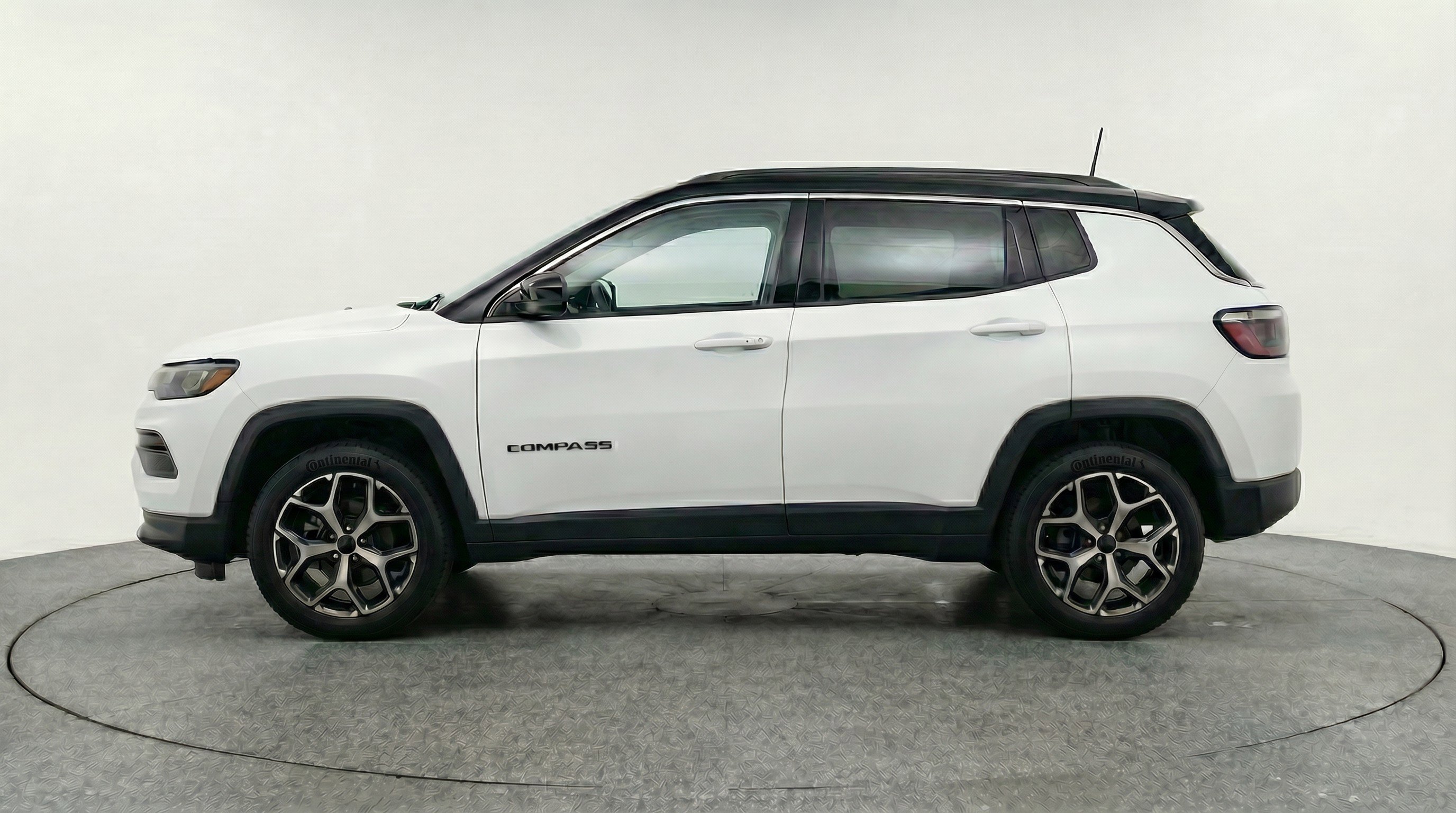 Used 2025 Jeep Compass Limited AWD/4WD image 5