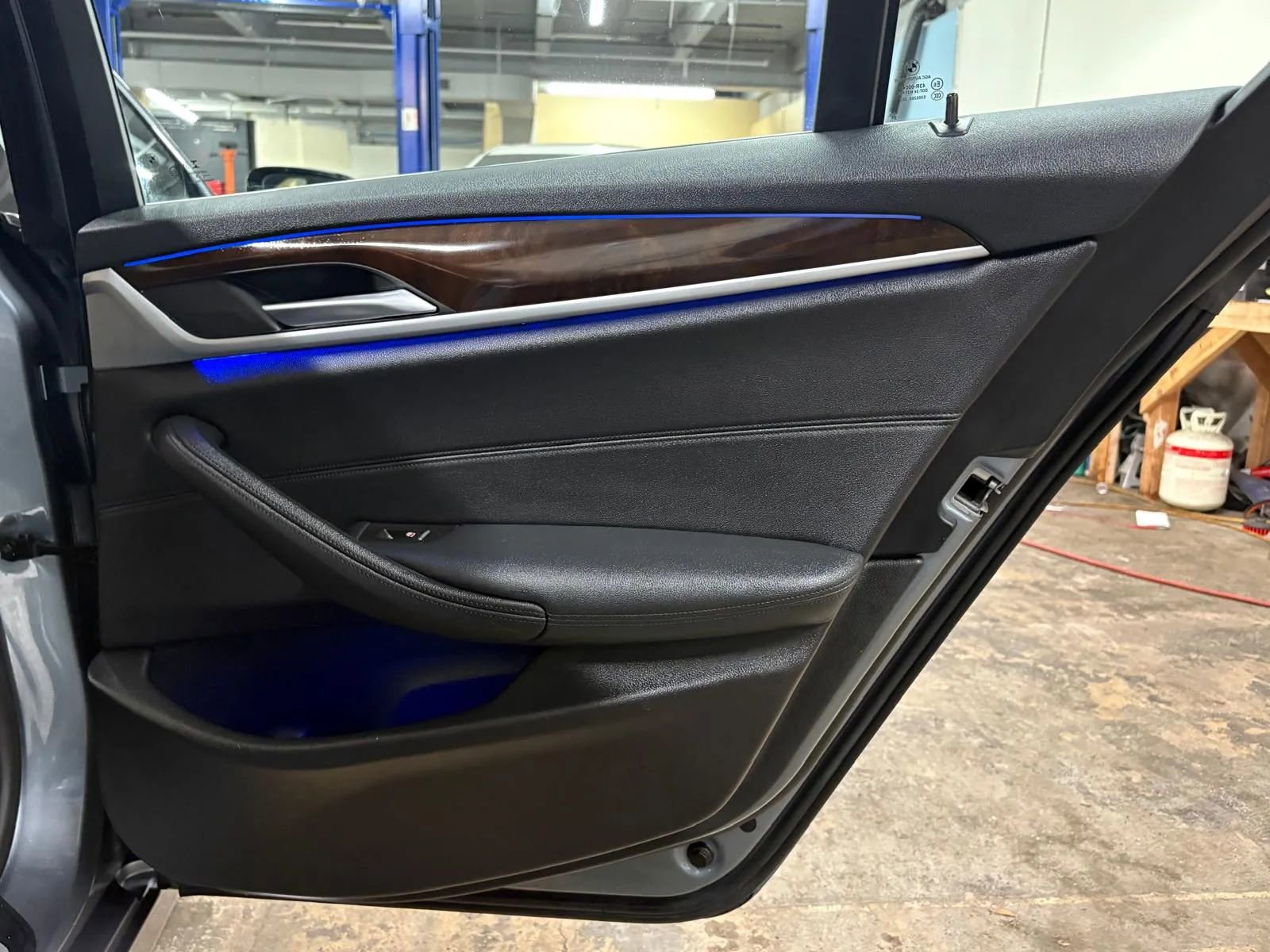 Used 2019 BMW 530e xDrive w/ Convenience Package image 29