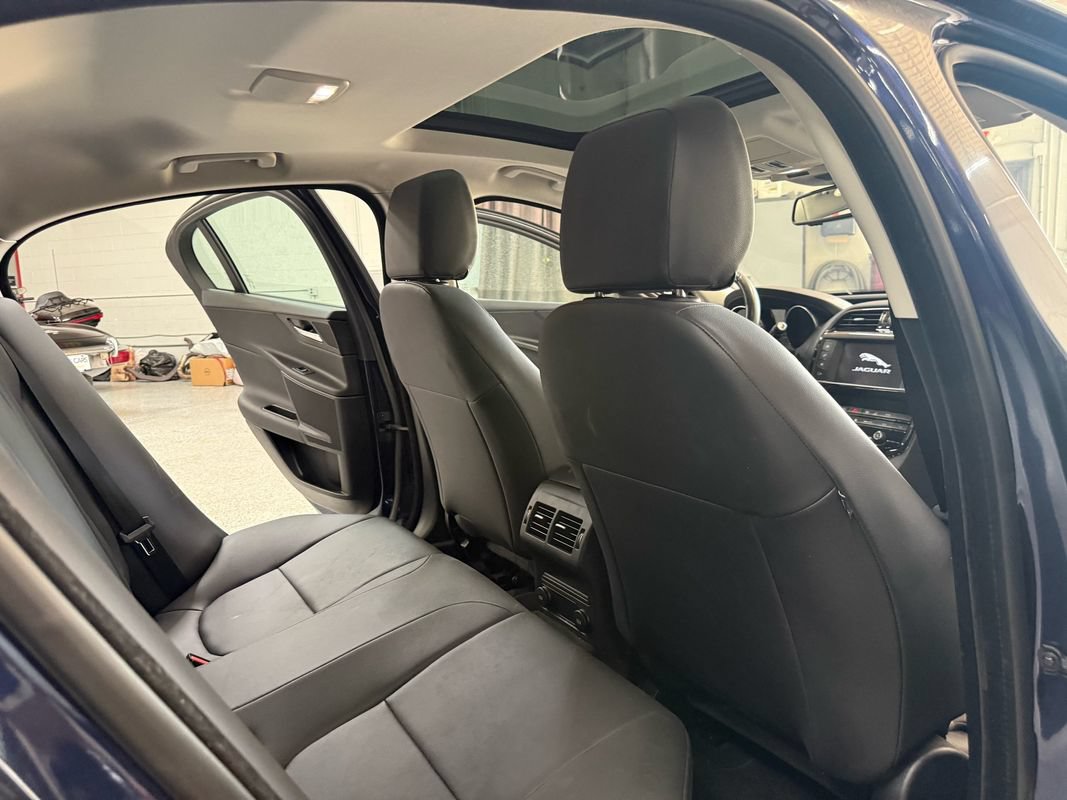 Used 2017 Jaguar XE Premium RWD image 19