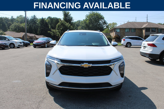 Used 2024 Chevrolet Trax LT w/ Driver Confidence Package FWD image 3