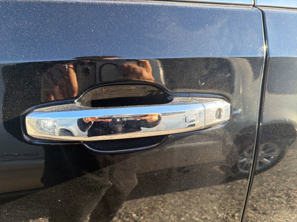 Used 2026 GMC Sierra 1500 SLT image 8