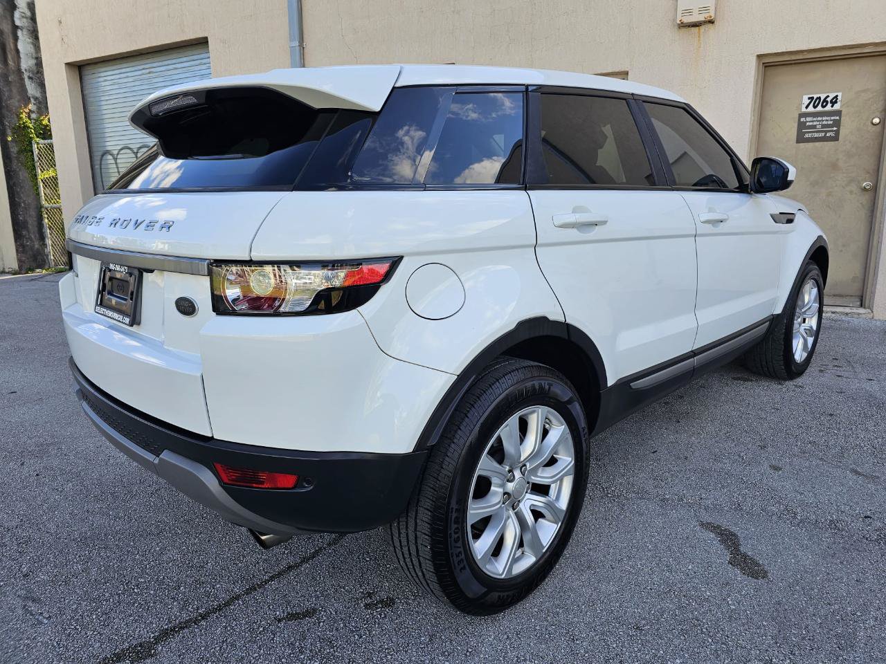 Used 2015 Land Rover Range Rover Evoque Pure AWD/4WD image 3