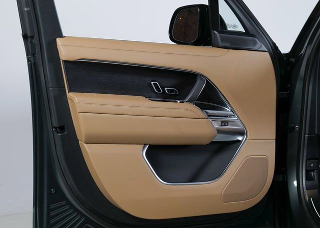 New 2025 Land Rover Range Rover Long Wheelbase SE image 23