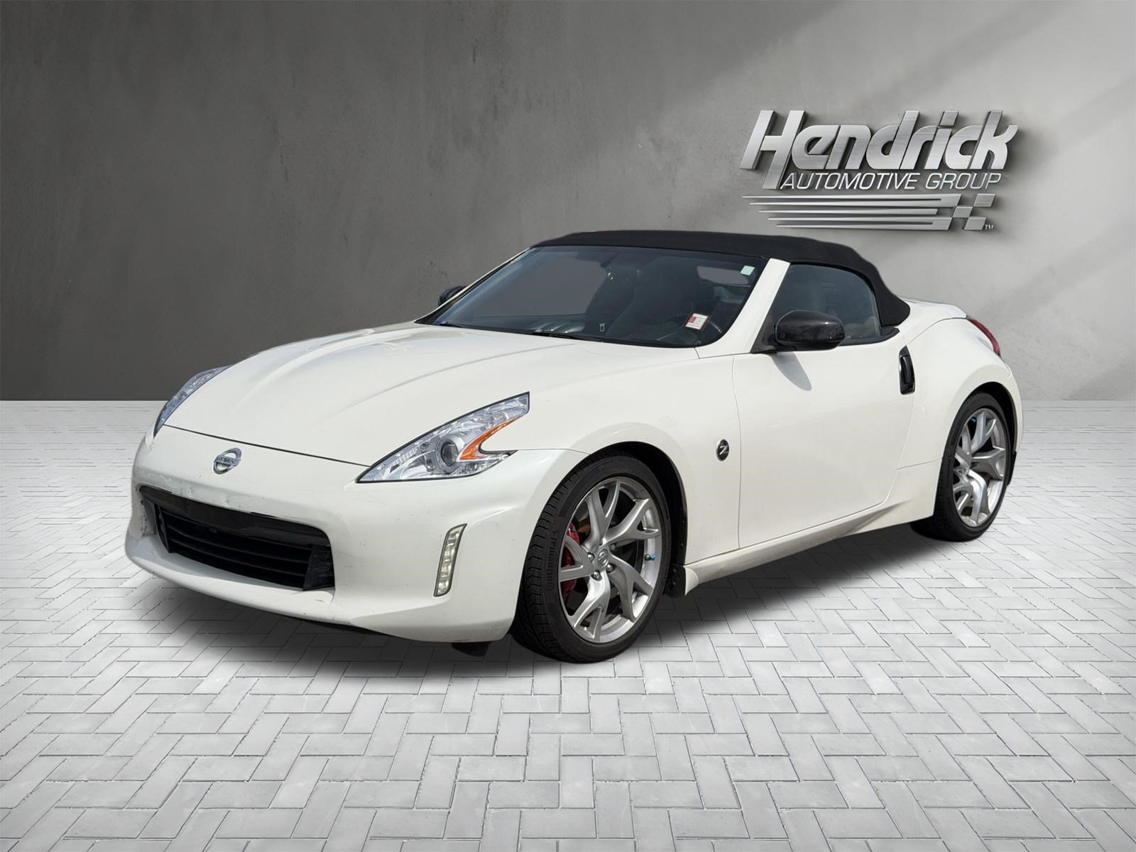 Used 2014 Nissan 370Z Touring w/ Sport Package RWD image 5