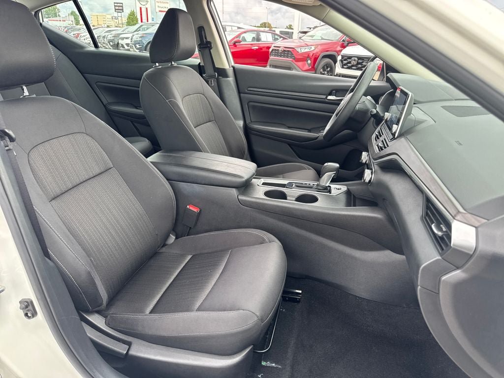 Used 2025 Nissan Altima 2.5 SV FWD image 10