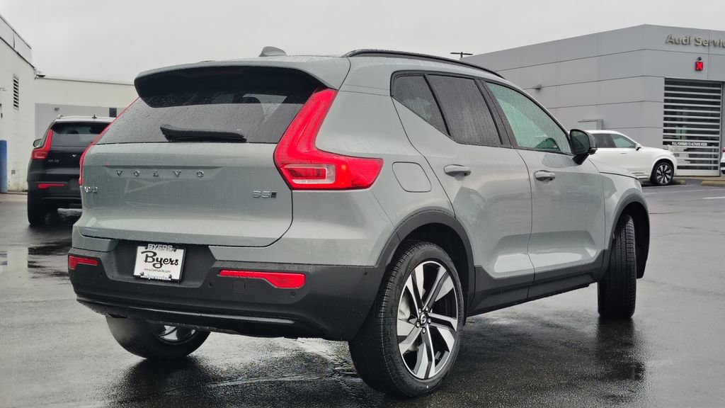 New 2026 Volvo XC40 B5 Plus w/ Climate Package image 3