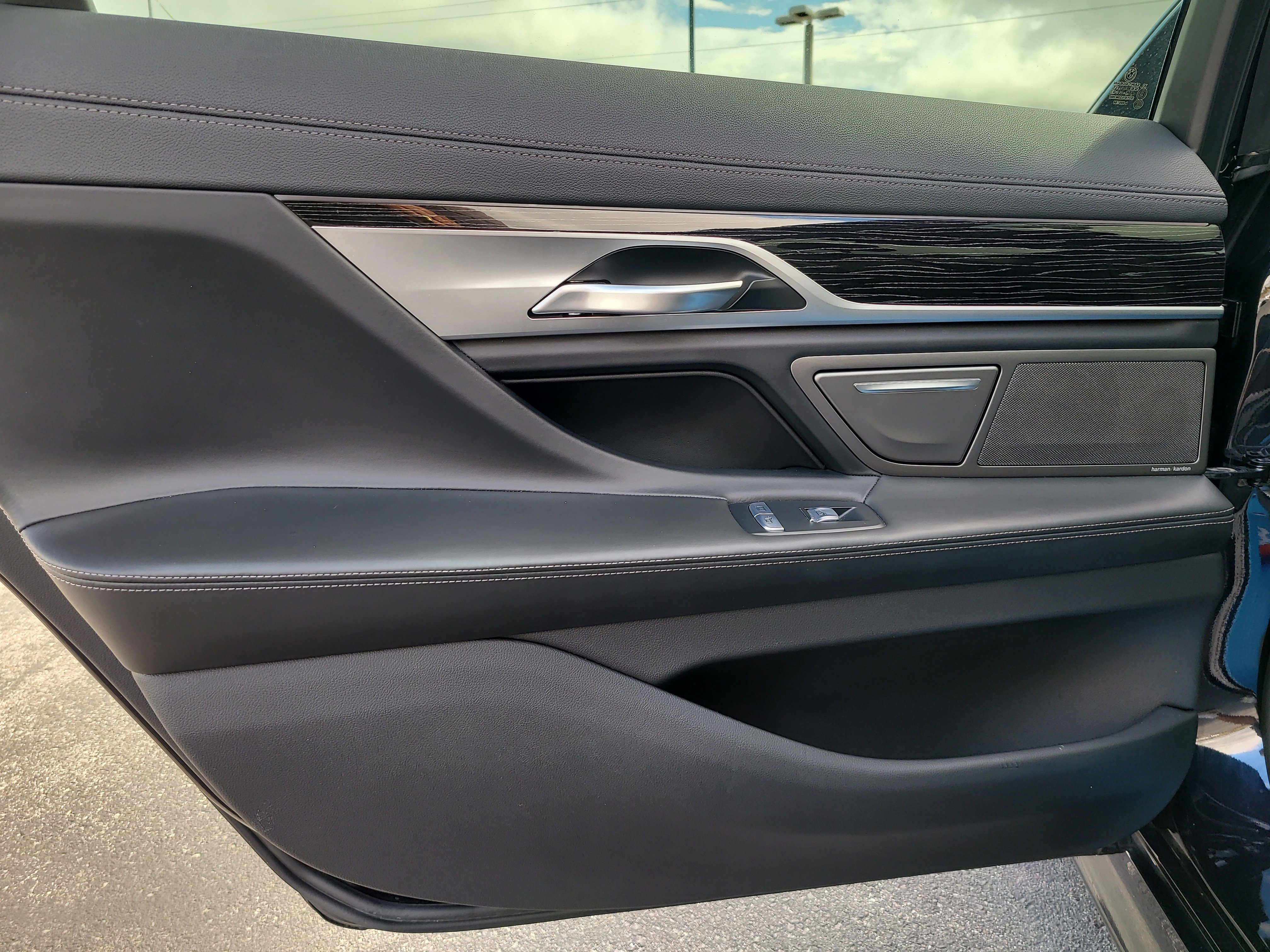 Used 2022 BMW 750i xDrive 750i xDrive w/ Autobahn Package image 10