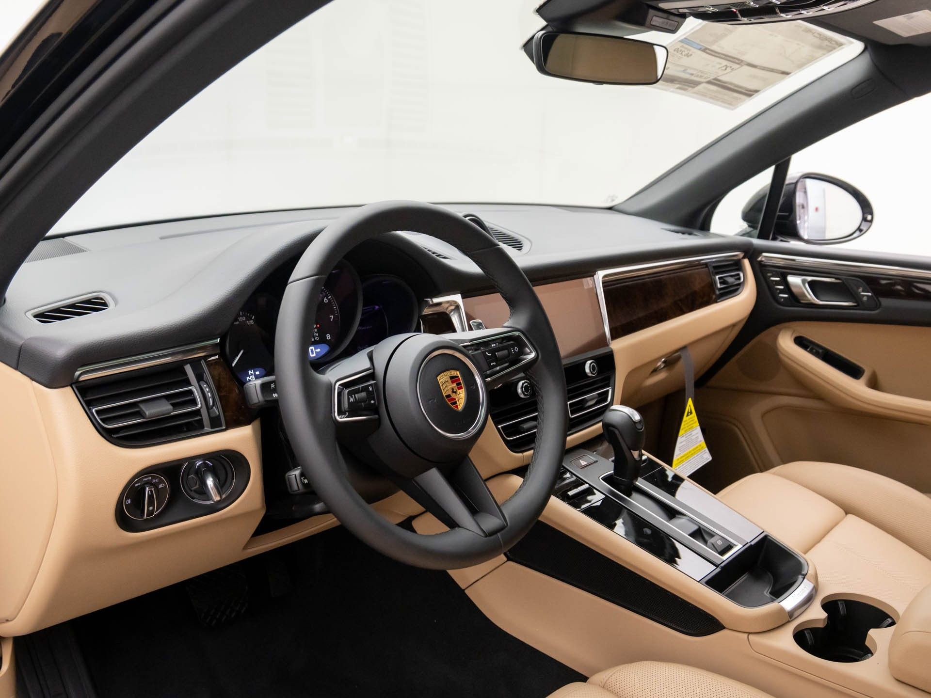 Certified 2026 Porsche Macan AWD/4WD image 4