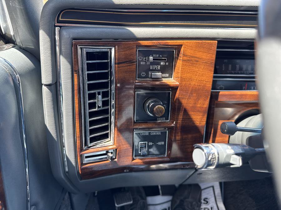 Used 1989 Cadillac Brougham RWD image 28
