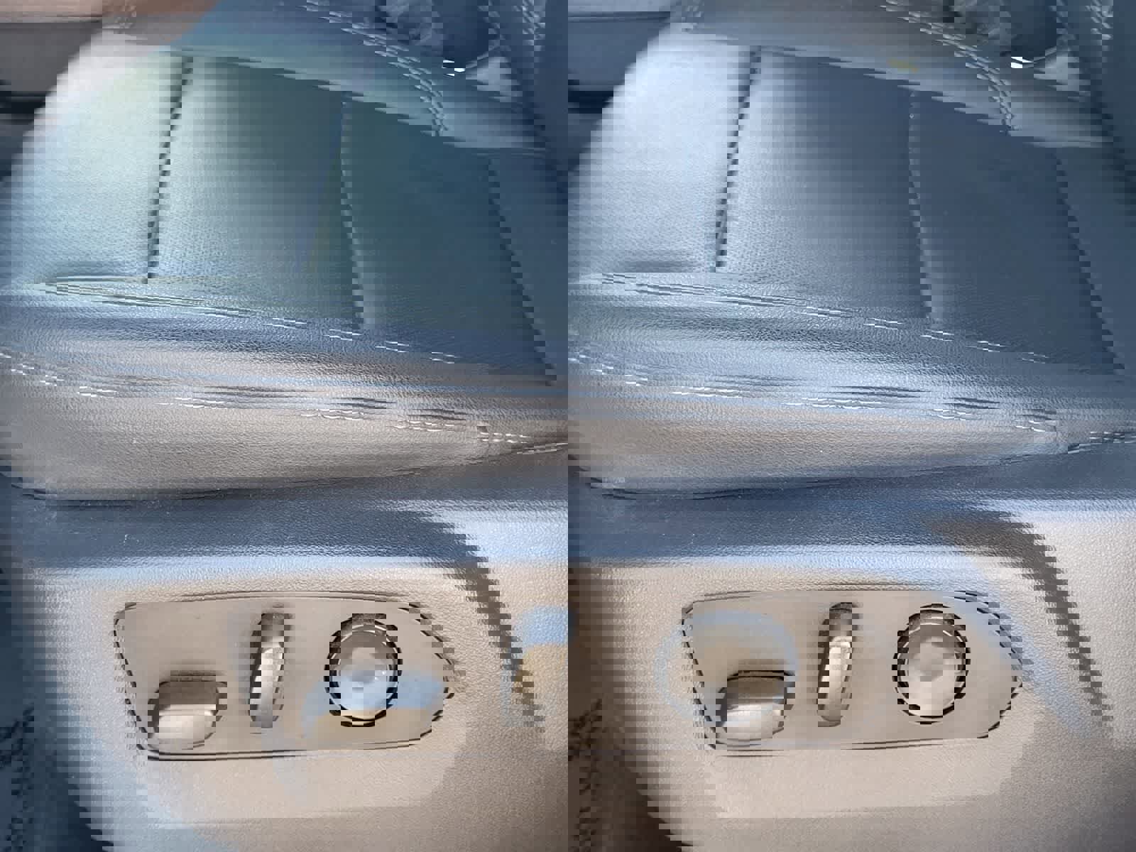 Used 2024 Chevrolet Silverado 2500 LTZ w/ LTZ Convenience Package image 12