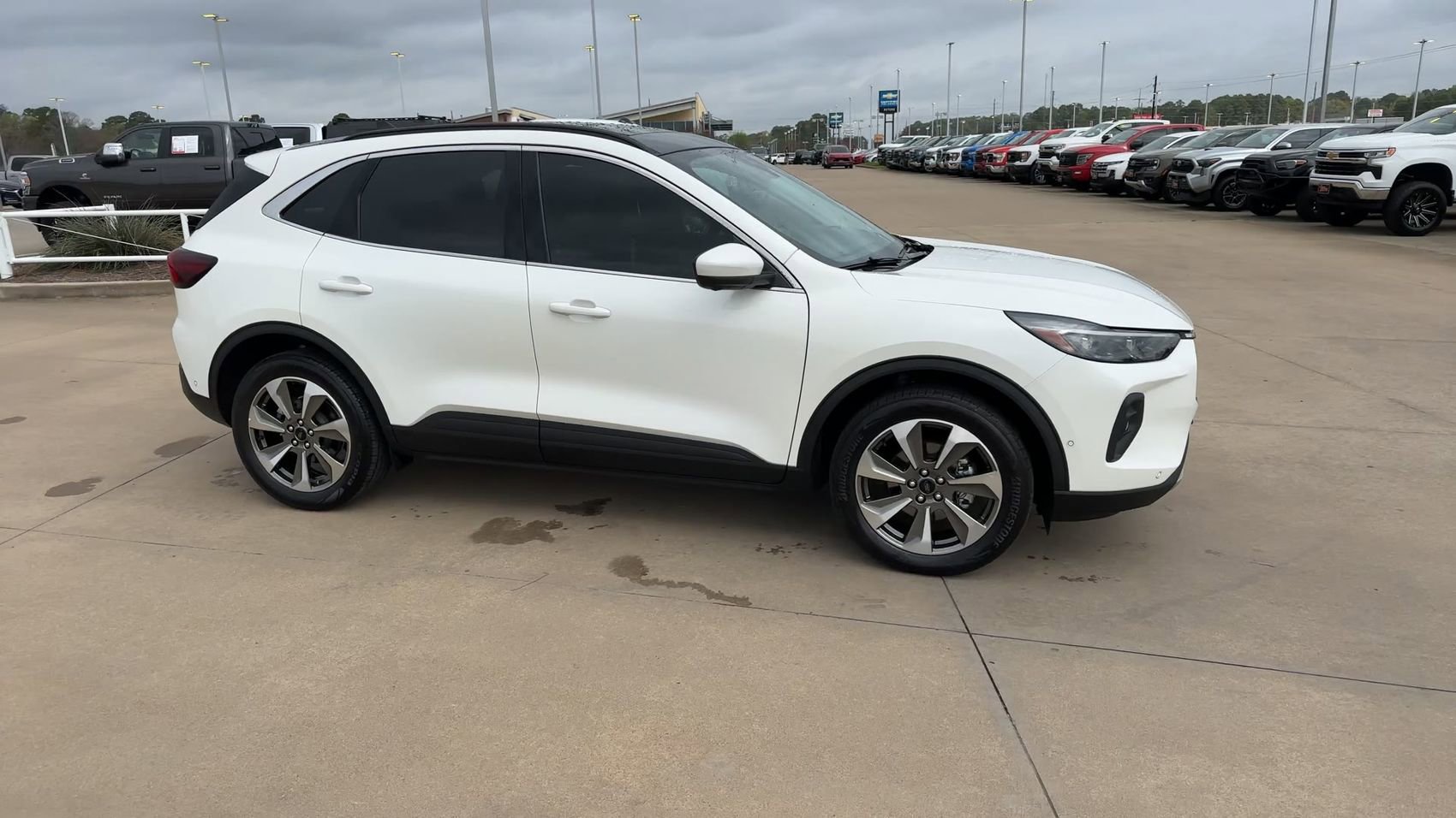 Used 2024 Ford Escape Platinum w/ Premium Technology Package image 3