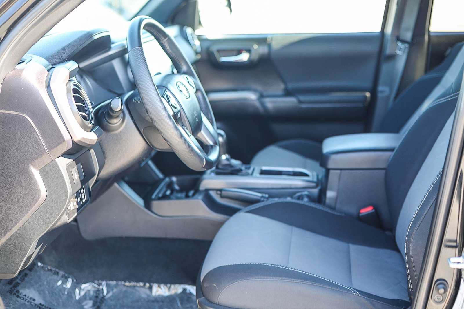 Used 2022 Toyota Tacoma TRD Sport w/ Technology Package AWD/4WD image 17