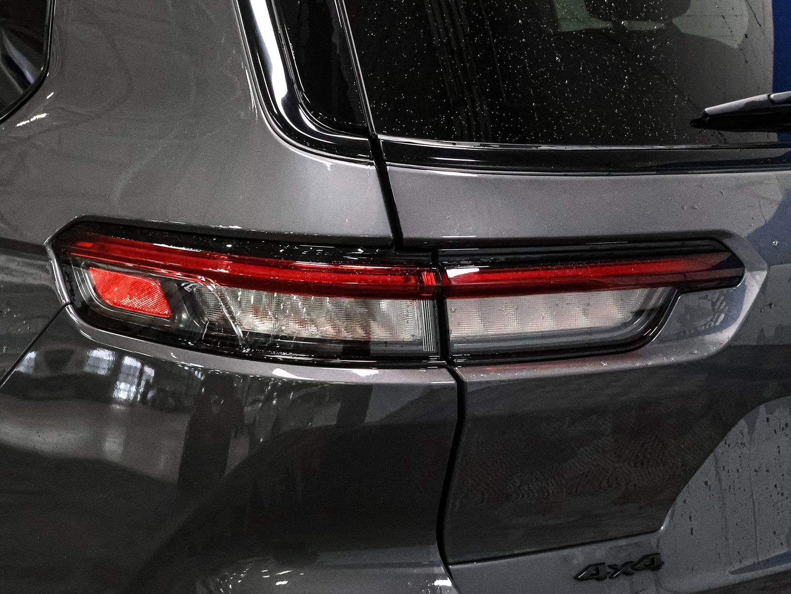 Used 2023 Jeep Grand Cherokee L Limited w/ Black Appearance Package image 15