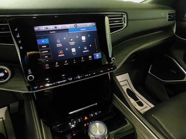 Used 2024 Jeep Wagoneer L Series II w/ Flexible Seating Group image 25