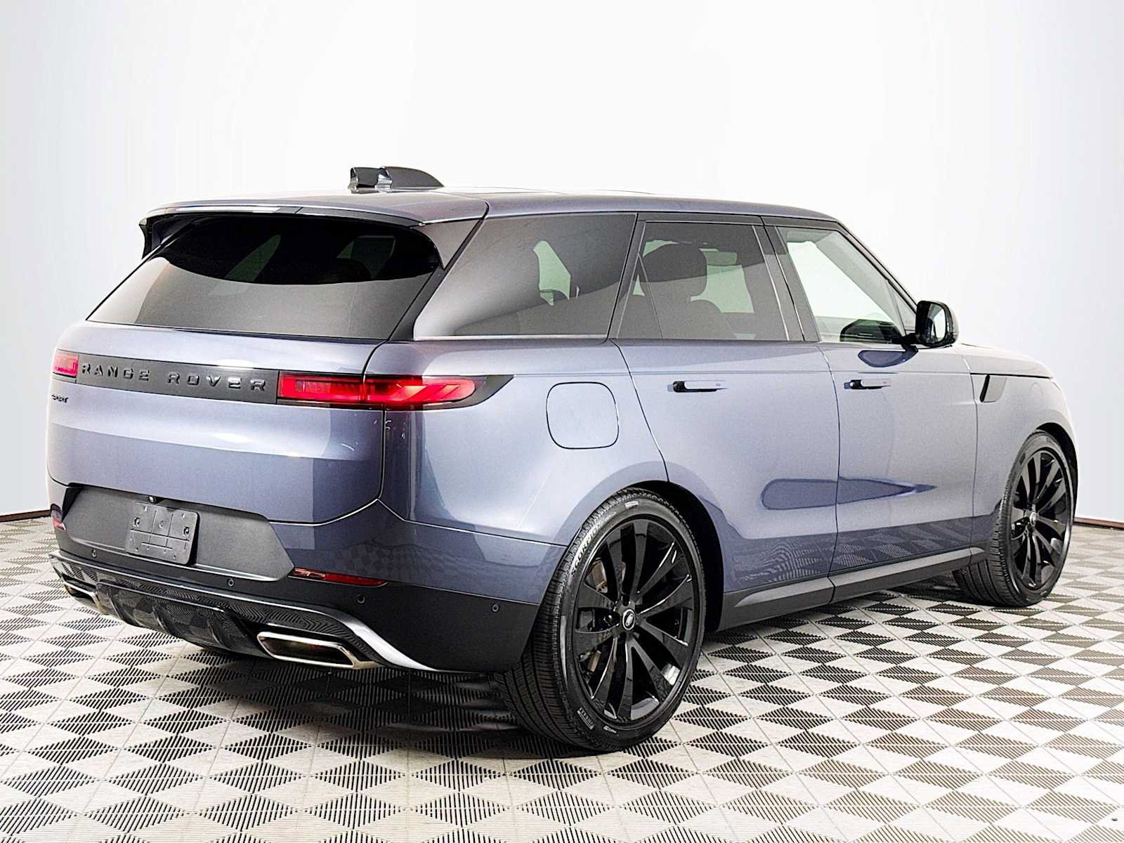 Used 2025 Land Rover Range Rover Sport SE AWD/4WD image 5